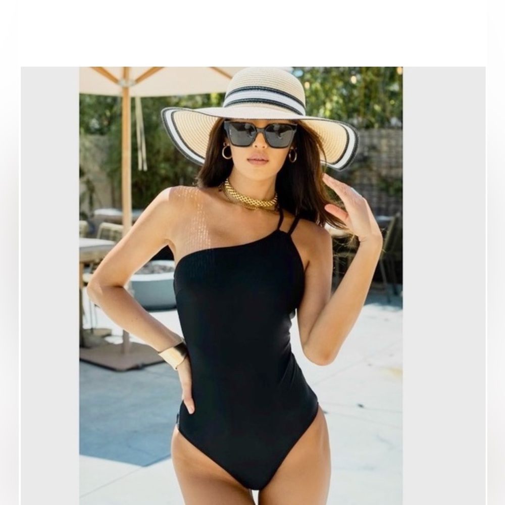 Cupshe | NWT Italian Voyage Shell Charm Lace-Up One Piece Swimsuit